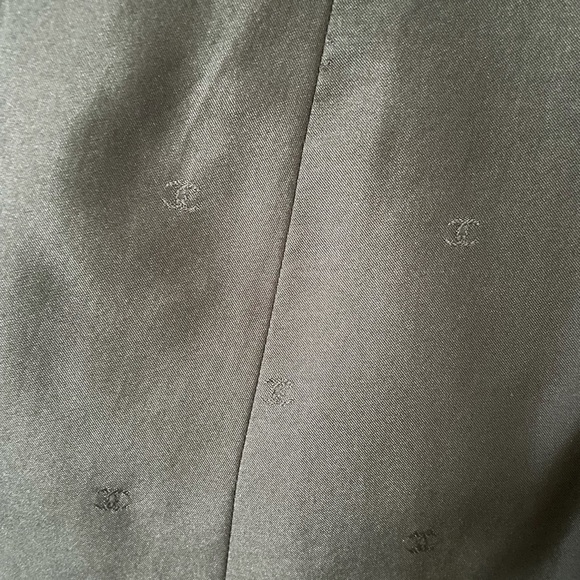 Chanel Vintage blazer with black and gold buttons - Picture 3 of 7